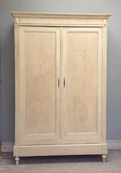 FRENCH ANTIQUE ARMOIRE LP STYLE